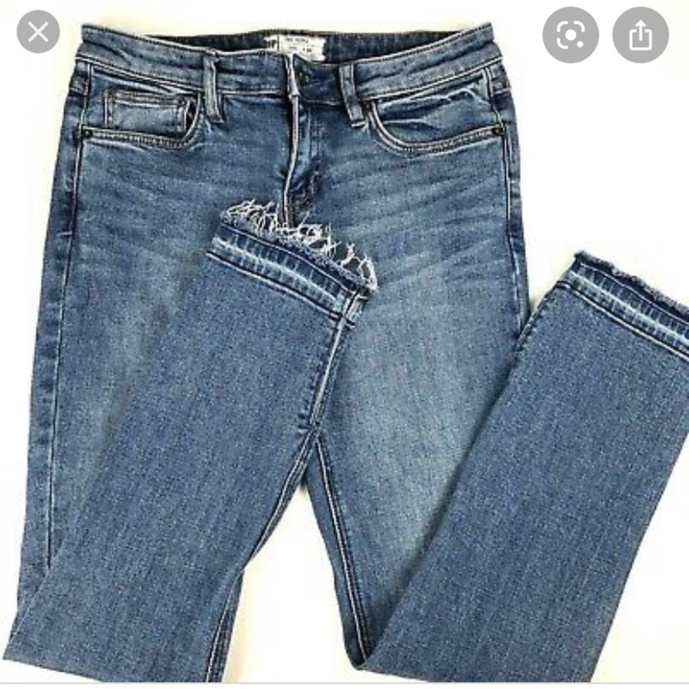 Free People Midrise side slit raw hem jean size 27